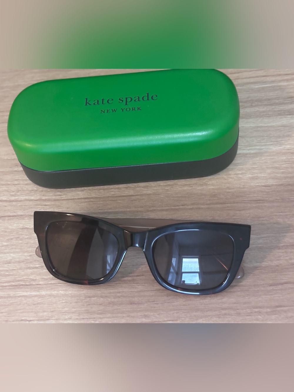 Kate Spade Black and Taupe Sunglasses w/ Case ♠️🕶️